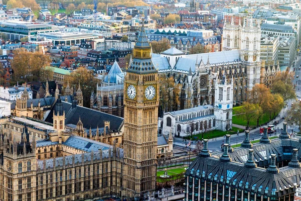 Vista panoramica aerea su Londra. Vista verso le Camere dei Parlamentari — Foto Stock