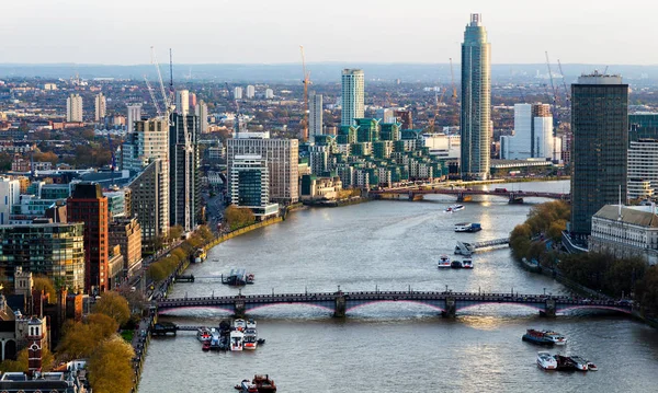 Londra manzarası ve River Thames, İngiltere'de havadan görünümü — Stok fotoğraf