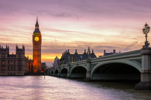Big Ben, το Westminster, Λονδίνο, μετά από το πολύχρωμο ηλιοβασίλεμα — Φωτογραφία Αρχείου