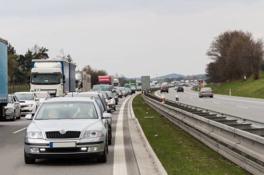 Trafik jam karayolu üzerinde saatinde