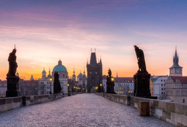 Prag, Charles Köprüsü (Karluv çoğu) sabah, en iyi olmak