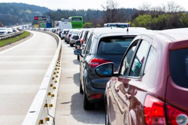 araçların trafik sıkışıklığı