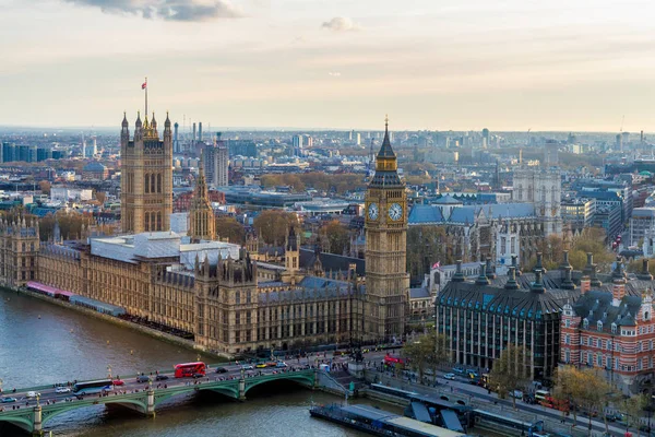 Londra hava panorama görünüm. Parliamen evlerin doğru görünümü