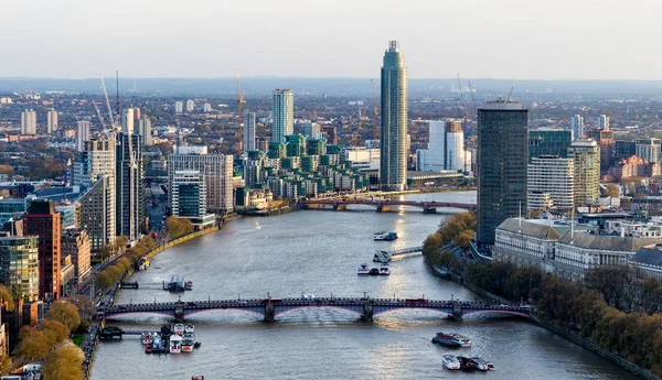 Londra ve River Thames, İngiltere'de havadan görünümü — Stok fotoğraf