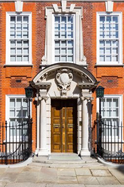 Familia ile merkezi Londra bölgesinde yer alan tipik sokak sahne