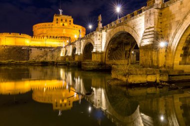 Roma, İtalya. Ponte Sant Angelo, Castel Sant Angelo ve Tiber RIV