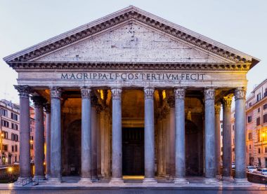 Pantheon, tüm tanrıların, şimdi bir kilise ve Fou eski Roma Tapınağı