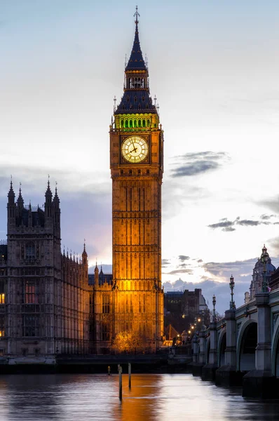 黄昏，伦敦，英国大笨钟和威斯敏斯特桥 — 图库照片