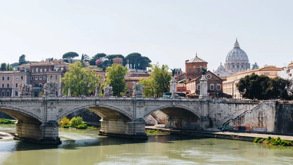 Vaticaanstad. St Peter's Basiliek. Panoramisch uitzicht op Rome en St — Stockfoto