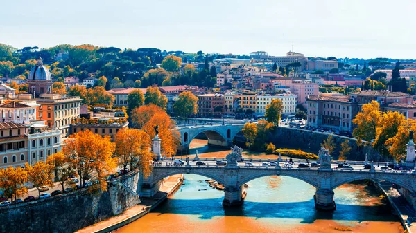 View of the historical center of Rome with the classic historica — Stock Photo, Image