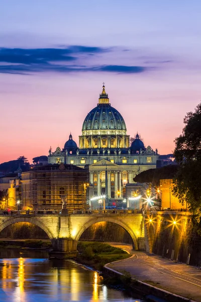 Cidade do Vaticano. Basílica de São Pedro. Vista panorâmica de Roma e St. — Fotografia de Stock