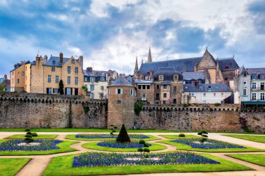 Duvarları antik kenti ve Vannes bahçelerinde. Brittany (B