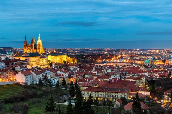 Прага, Чеська Республіка. Градчани (Празький град) з собору Святого Віта — стокове фото