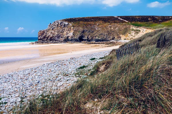 Beach Anse de Pen Hat on the Presqu'ile de Crozon, Parc naturel 
