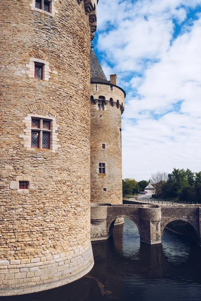 Panoramiczny widok na średniowieczny zamek, Chateau de Suscinio, byłego — Zdjęcie stockowe