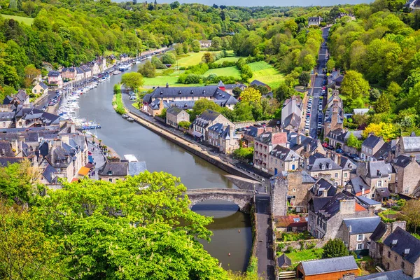 The picturesque medieval port of Dinan on the Rance Estary, Bri — стоковое фото