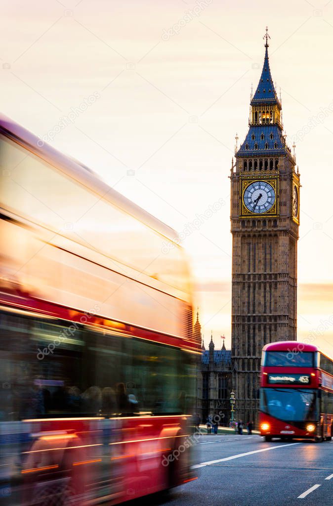 London night scene of Westminster and Big Ben with famous London