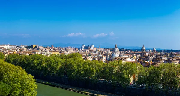 Vista panorâmica sobre o centro histórico de Roma, Itália a partir do Elenco — Fotografia de Stock