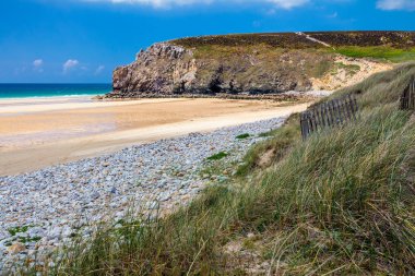Beach Anse de Pen Hat on the Presqu'ile de Crozon, Parc naturel 