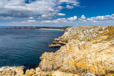 Panoramik Pointe de kalem Hir üzerinden Anse de Dinan Britta içinde