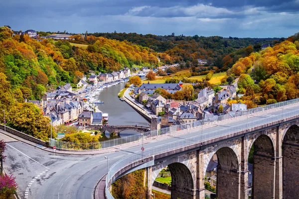 Muhteşem eski şehir, Dinan. Avrupa seyahat, SIG kavramı