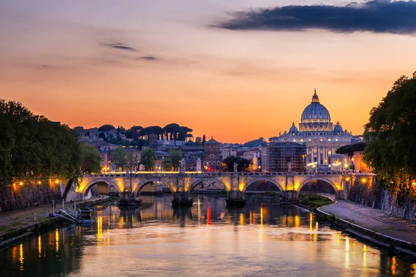 Vatican city. St Peter's Basilica. Panoramic view of Rome and St — Stock Photo, Image