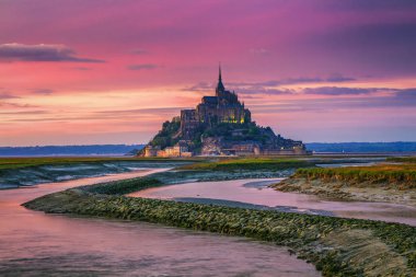 Saint Michael'ın Mount Normandiya'da bir ada komün var. Isla