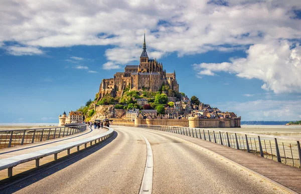 Saint Michael's Mount är en ö-kommun i Normandie. Isla — Stockfoto