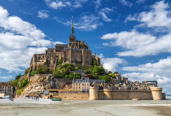 Saint Michael 's Mount es una comuna insular en Normandía. La isla — Foto de Stock