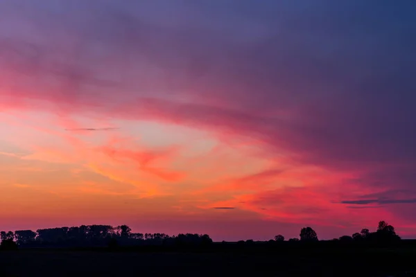 Dramatische zonsondergang en zonsopgang hemel — Stockfoto