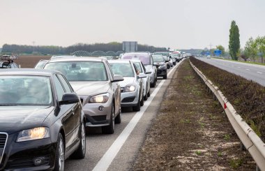 Yol çalışmaları nedeniyle Prag Brno arasındaki karayolu üzerinde trafik sıkışıklığı