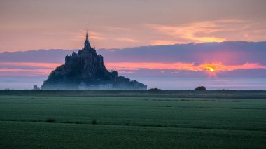 Ünlü Le Mont Saint-Michel gelgit Island'da panoramik olmak