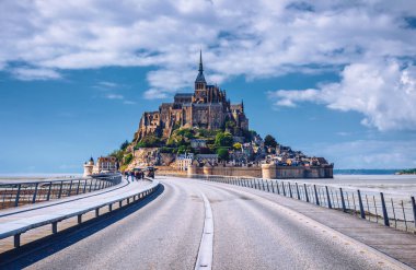 Mont Saint Michel katedral güzel ada, Normandiya, n