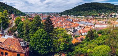 Panoramik manzaralı güzel Ortaçağ kenti Heidelberg C dahil