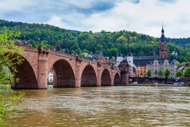 Eski Neckar Köprüsü ve Heidelberg city, Almanya