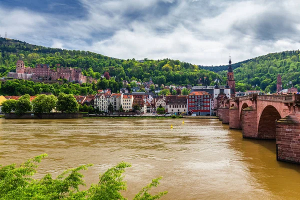 Panoramik manzaralı güzel Ortaçağ kenti Heidelberg C dahil