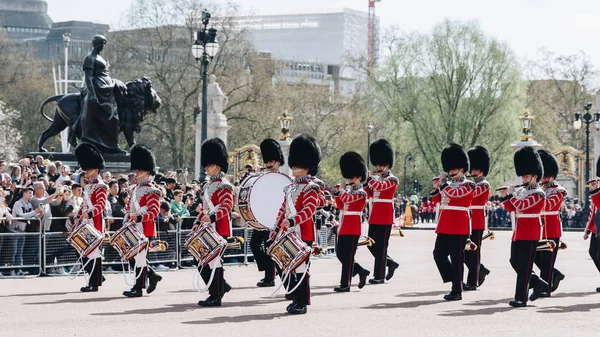 英国伦敦-2017 年 4 月 4 日： 皇家卫队阅兵场期间繁体 — 图库照片