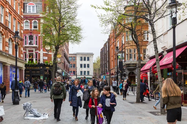 Londra, İngiltere - 4 Nisan 2017: Covent Garden market, inci