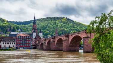 Panoramik manzaralı güzel Ortaçağ kenti Heidelberg C dahil