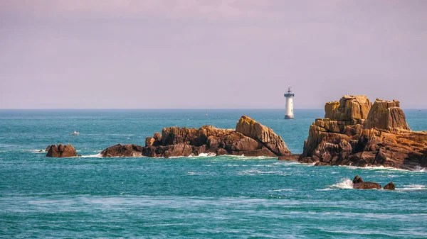 Pointe du Grouin 아름 다운 보기, 바위 해안선입니다. 브리트니, 프랑스. — 스톡 사진