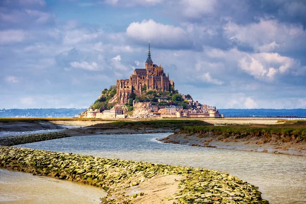 Saint Michael's Mount är en ö-kommun i Normandie. Isla — Stockfoto