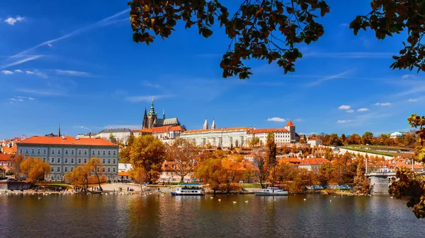 Prague Castle and Old City day view with blue sky, travel vivid — Stock Photo, Image