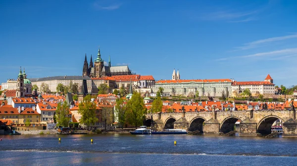 Prague Castle and Saint Vitus Cathedral, Czech Republic. Panoram — Stock Photo, Image
