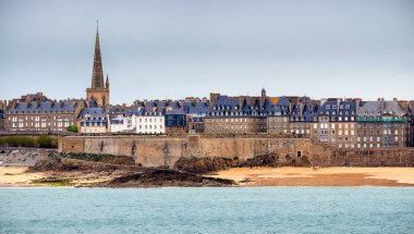 Duvarlı şehir Saint-Malo Dinard, Brittany, F üzerinden üzerinden görüntülemek