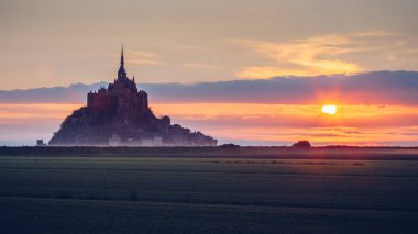 Ünlü Le Mont Saint-Michel gelgit Island'da panoramik olmak