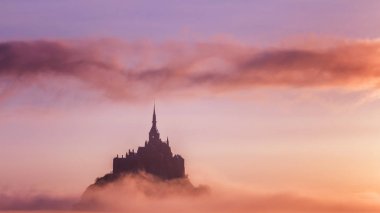 Güzel panoramik manzara, ünlü Le Mont Saint-Michel'in gelgit