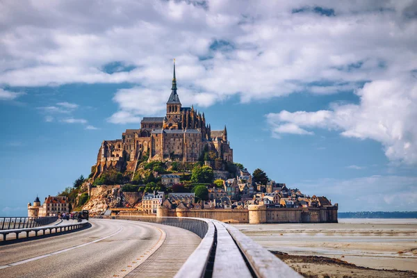 Чудовий собор Мон-Сен-Мішель на острові, Нормандія, — стокове фото