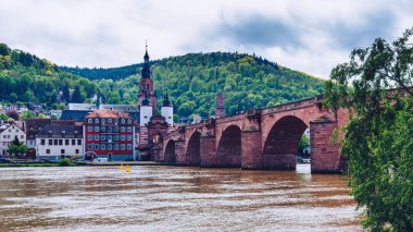 Eski Neckar Köprüsü ve Heidelberg city, Almanya