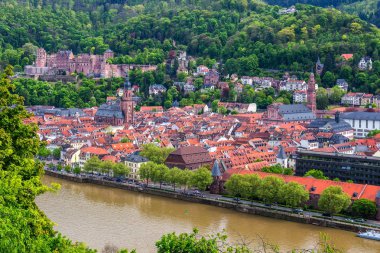 Panoramik manzaralı güzel Ortaçağ kenti Heidelberg C dahil