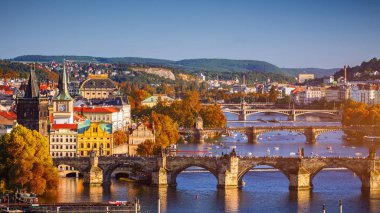 Prague, Czezh Cumhuriyeti. Eski çekici doğal sonbahar havadan görünümü